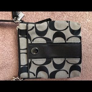 **NEW W/O TAGS** Coach cross over purse